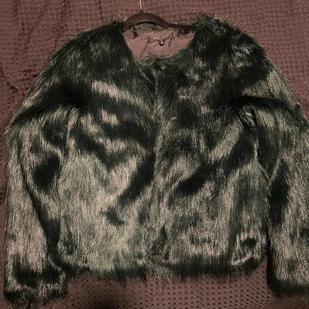 Emerald green faux fur - Picture 2 of 9
